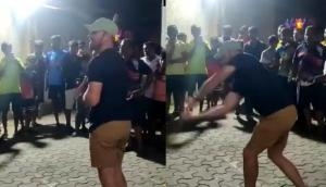 AB de Villiers plays gully cricket with fans in Mumbai; checkout viral video