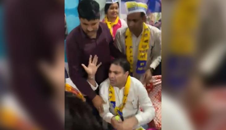 MCD polls: AAP MLA Gulab Singh thrashed by party workers; assaulted for selling tickets [WATCH]
