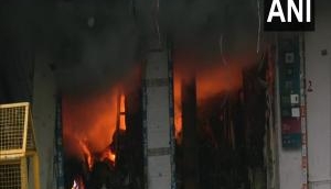 Delhi: Massive fire at Chandni Chowk wholesale market, blaze continues to rage