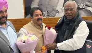 Congress Himachal MLAs to meet today to decide chief minister