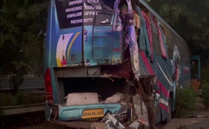 UP: 3 dead, 2 critically injured in bus collision on Greater Noida Expressway