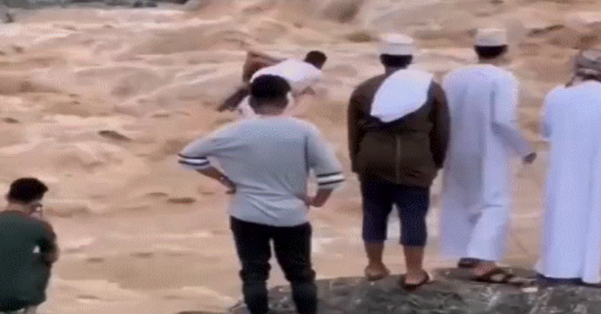 Man saves children from drowning in flash flood; internet reacts [WATCH]