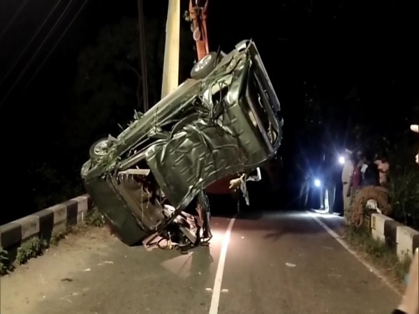 Tamil Nadu: 8 killed as devotees' car falls into 40-feet-deep pit