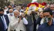 PM Modi carries mortal remains of mother, pays floral tribute