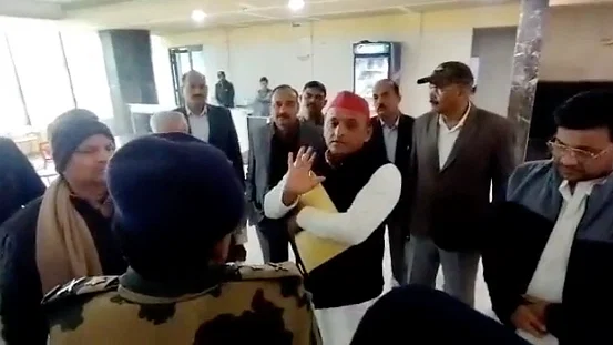 ‘Zeher Dedoge To’: Watch Akhilesh Yadav refuses to drink tea at Lucknow’s police headquarters