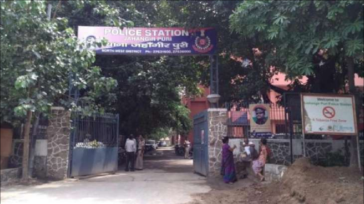 Delhi: Man stabs wife multiple times with screwdriver, arrested