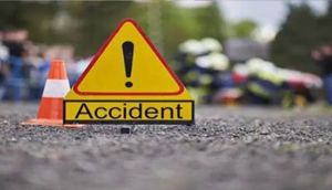 3 dead, 5 critical after speeding bus rams stationary truck on Lucknow-Agra expressway