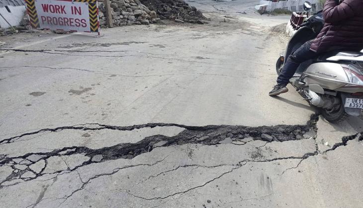 Sinking Joshimath: Admin sounds alert, asks residents to move to relief centres