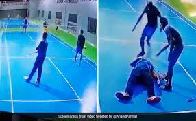 Indian-origin man dies after collapsing on badminton court in middle of game [WATCH]