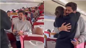 Man gets down on his knee, proposes to girlfriend mid-air on flight [WATCH]