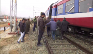Train derails in Kashmir 