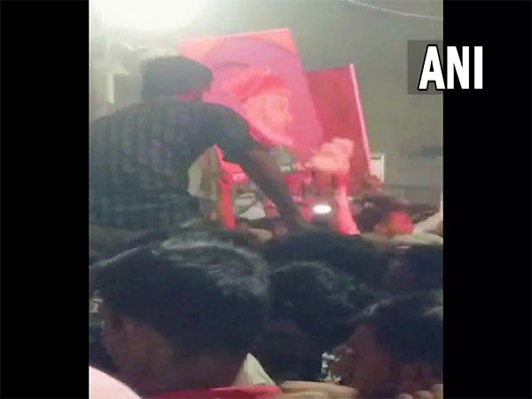 Maharashtra: 8 booked for dancing with Aurangzeb's photo in Washim