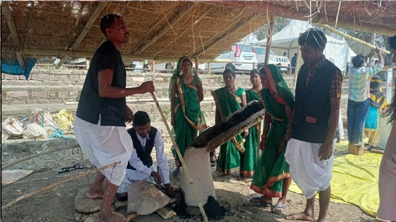 Madhya Pradesh: Tribal family makes iron from particular stone using traditional scientific process