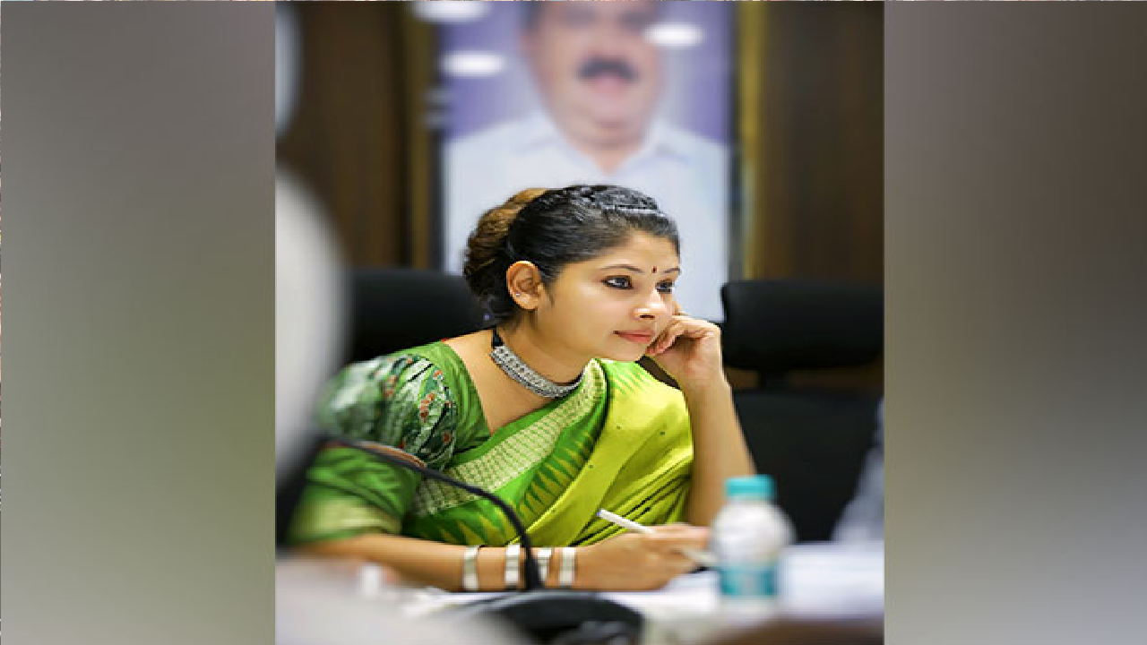 Telangana: Deputy Tehsildar breaks into female IAS officer's residence at midnight; arrested