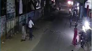 Tamil Nadu horror: Man repeatedly stabs wife on busy road as passersby watch