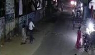 Tamil Nadu horror: Man repeatedly stabs wife on busy road as passersby watch