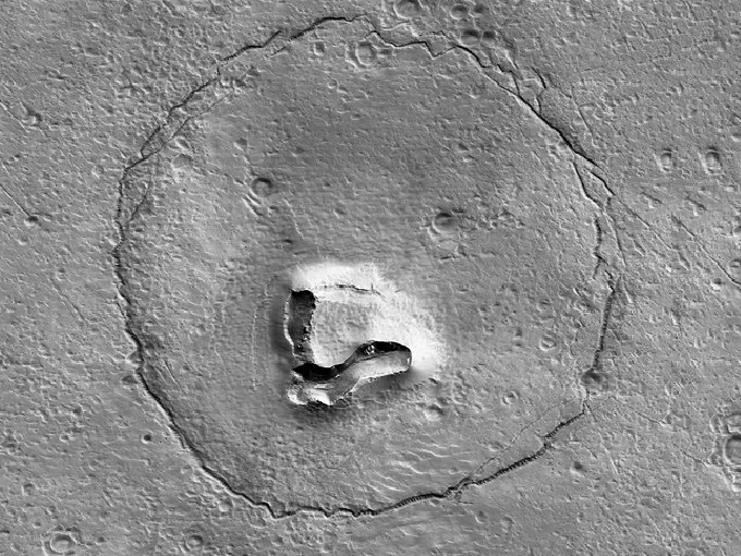 Alien or …! NASA orbiter sends pic of strange rock formation on Mars resembling bear’s face