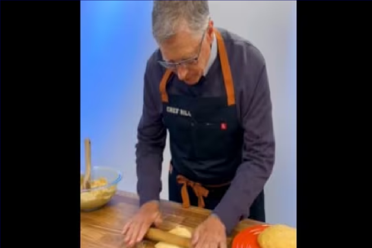 Wait What? Bill Gates makes ‘Roti’, eats it with ghee [WATCH]