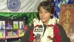 India's U-19 World Cup star Hrishita Basu receives grand welcome from family, friends at Kolkata airport