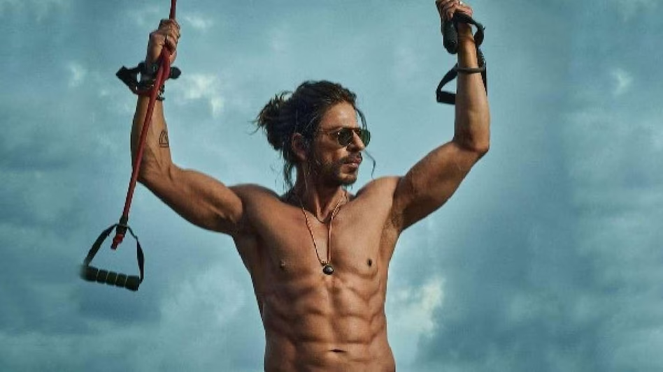 Shah Rukh Khan gives befitting reply to Twitter user asking for 'real collection' of 'Pathaan'
