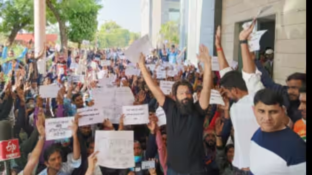 Rajasthan: Unemployed youths gherao Staff Selection Board office in Jaipur