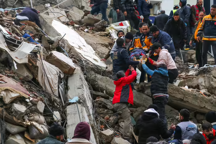 Earthquake: Death toll rises to 1300 in Turkey and Syria