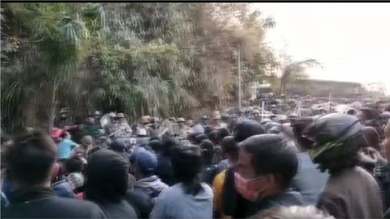 APPSC Paper Leak Case: Watch massive clash broke out between security personnel, candidates