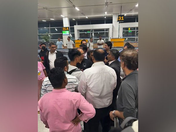 Heated Argument At Delhi Airport: Air India Delhi-Mumbai flight delayed for four hours; staff 'fooled' us allege angry passengers