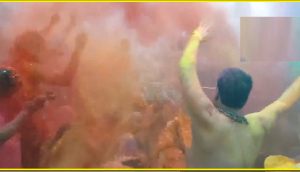 Mesmerising: Watch devotees, priests play Holi with Mahakal during Bhasma Aarti