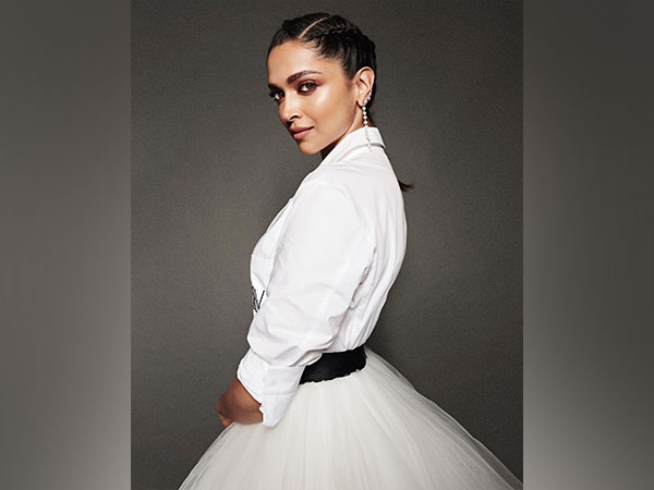 Deepika Padukone poses, greets paps at Mumbai Airport before flying to US for Oscars