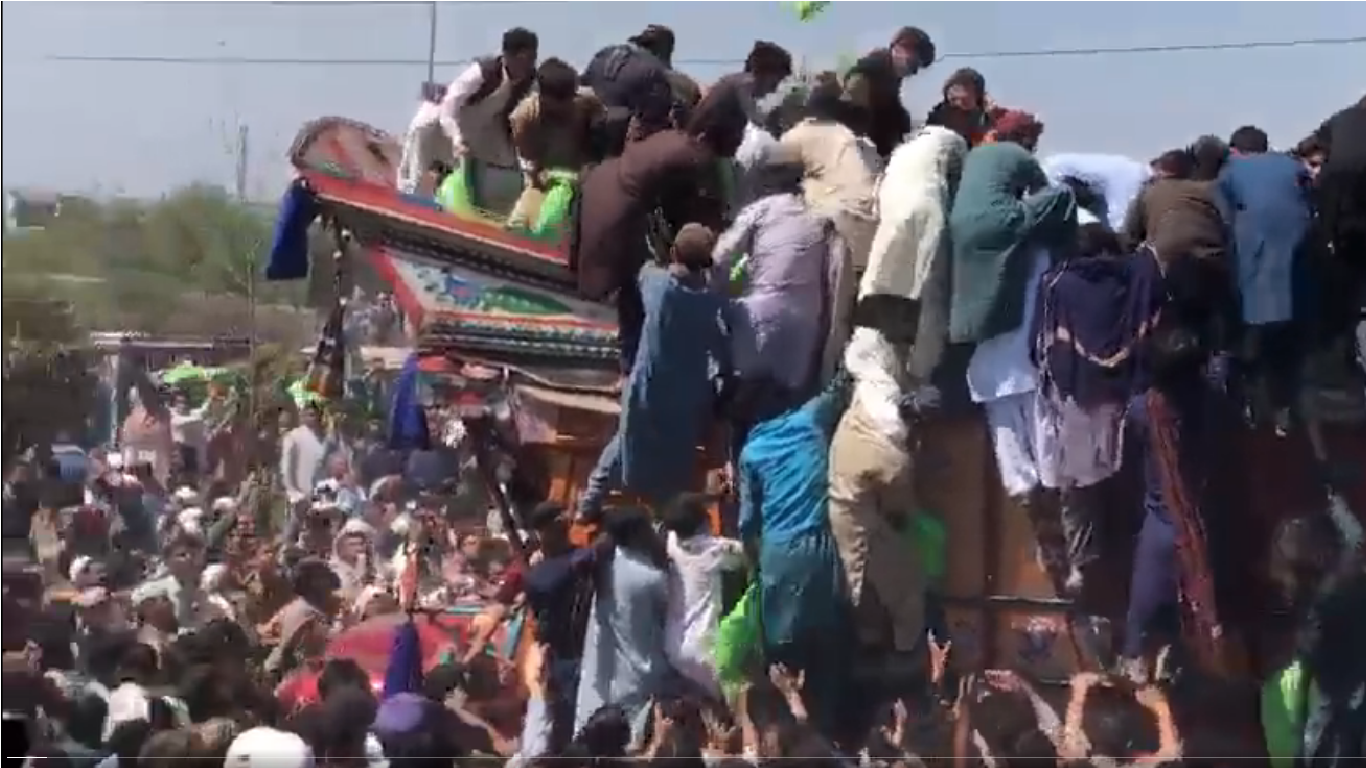 Pakistan Wheat Crisis: Watch people loot wheat bags amid shortage in Peshawar