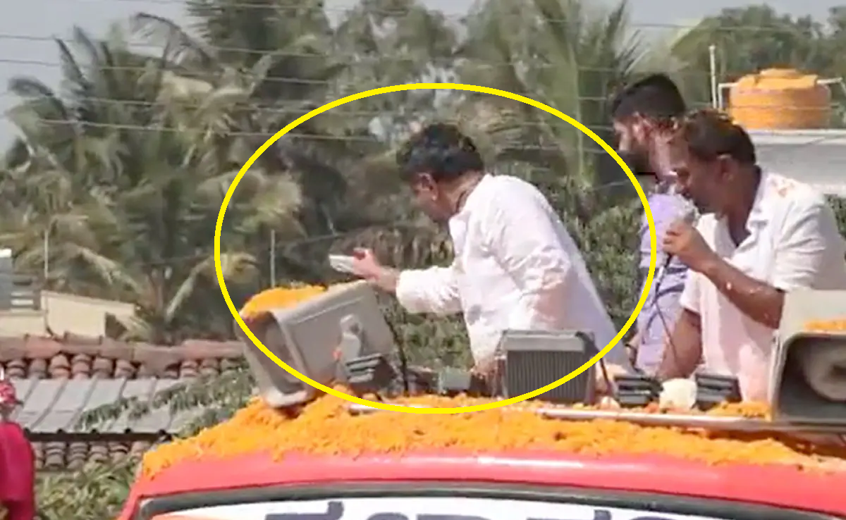 Watch: Congress’ DK Shivakumar showers Rs 500 notes during roadshow in Karnataka
