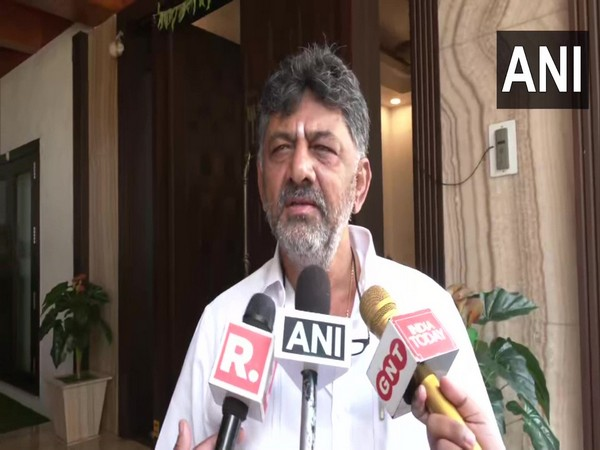 Karnataka: DK Shivakumar booked for throwing Rs 500 notes during Mandya rally