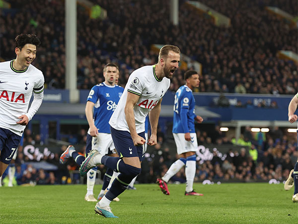 ‘I would have been ashamed’: Jamie Carragher criticizes Kane after Doucoure's red card incident