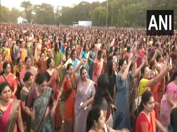 Surat: Over 15,000 women participate in 'Saree Walkathon' to promote fitness