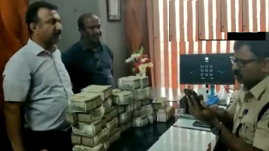 Karnataka Polls: Watch Rs 1 crore in cash seized from Autorickshaw in Bengaluru