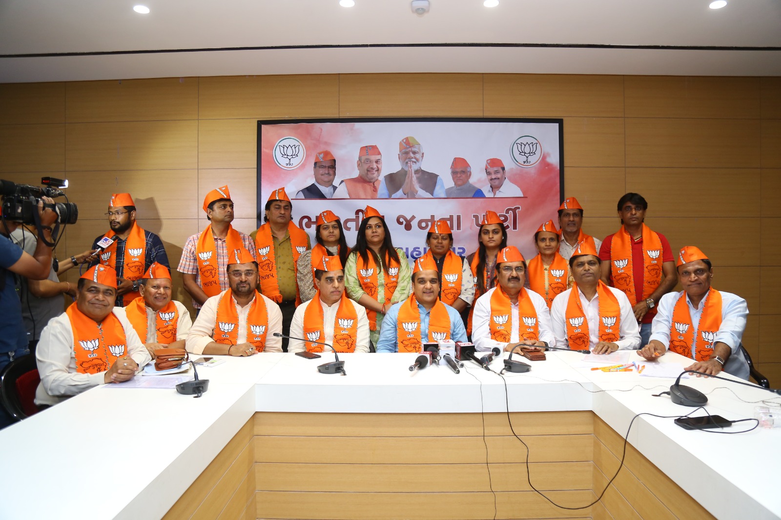 Surat: Six Aam Aadmi Party corporators join BJP