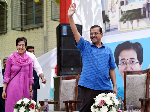 Ahead of appearance before CBI, Kejriwal holds meeting with AAP leaders
