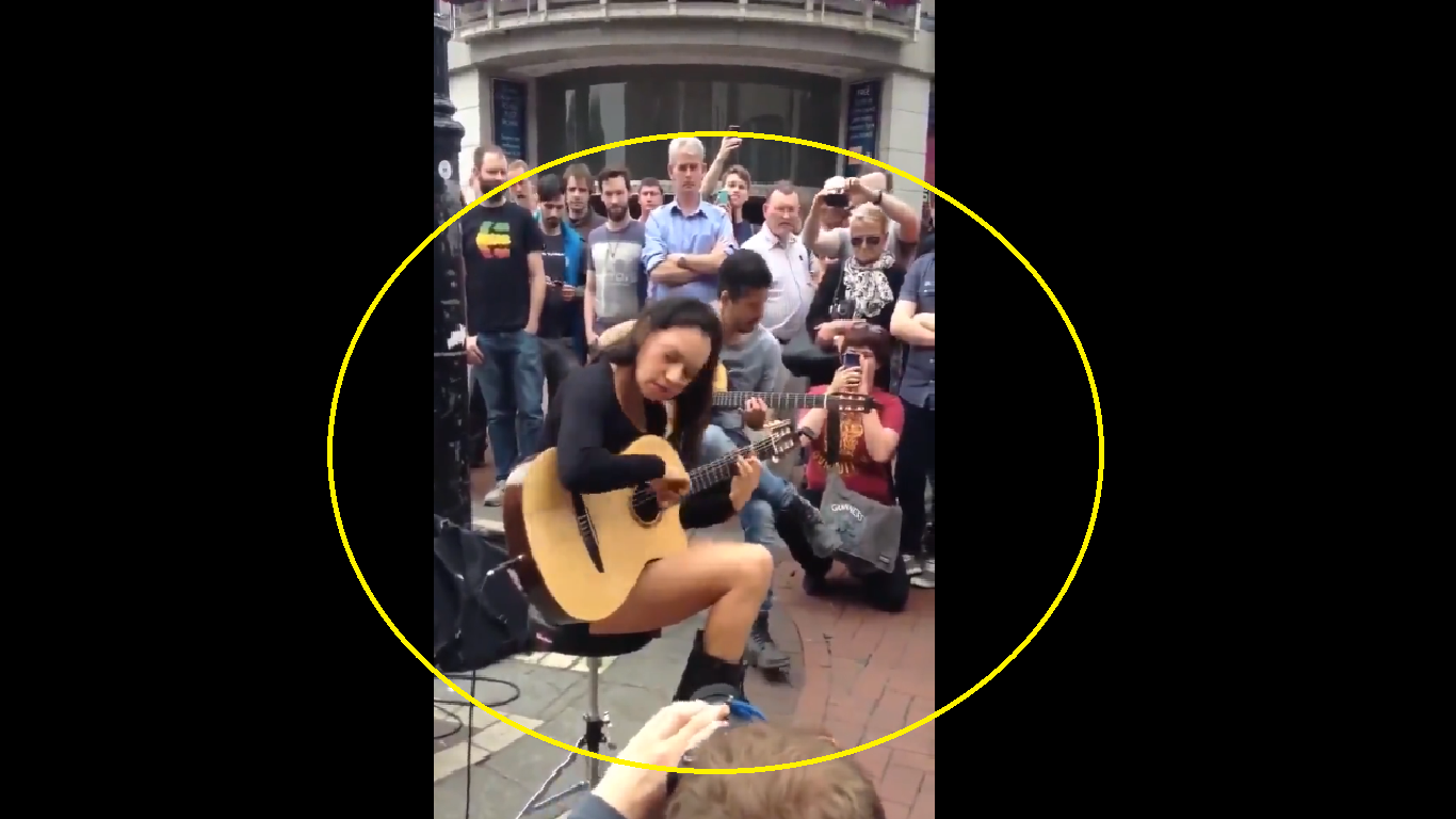 ‘Goosebumps’: Watch woman street artist's guitar playing skills amazes internet