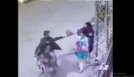 Caught on Camera: Fearless woman defies bag-snatchers, teaches them a lesson they'll never forget!