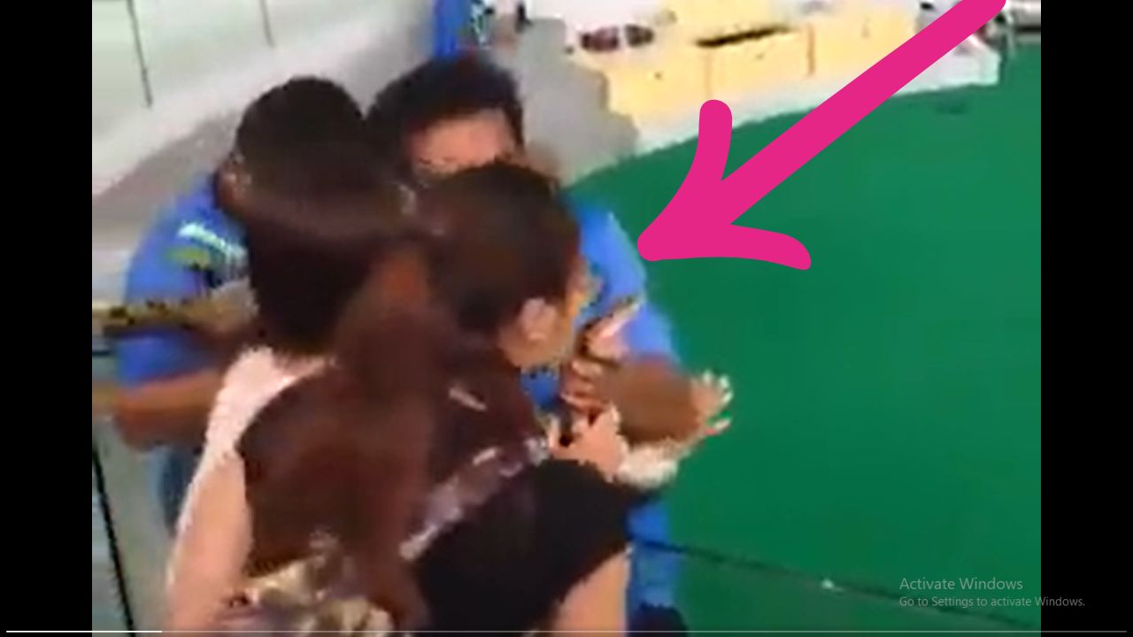 Scary Video: Kissing a snake turns into a nightmare for woman tourist