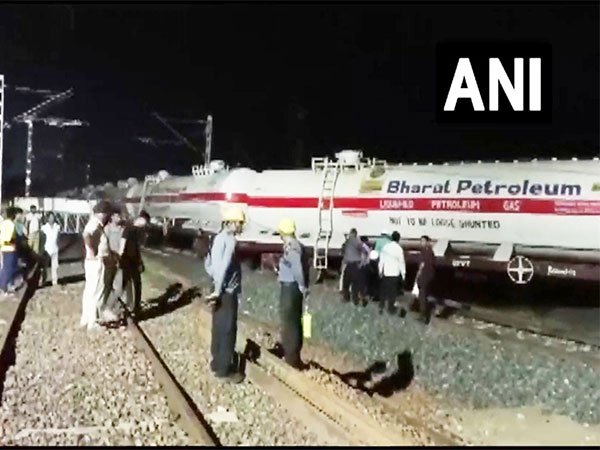 Madhya Pradesh: Two wagons of goods train carrying LPG derail in Jabalpur