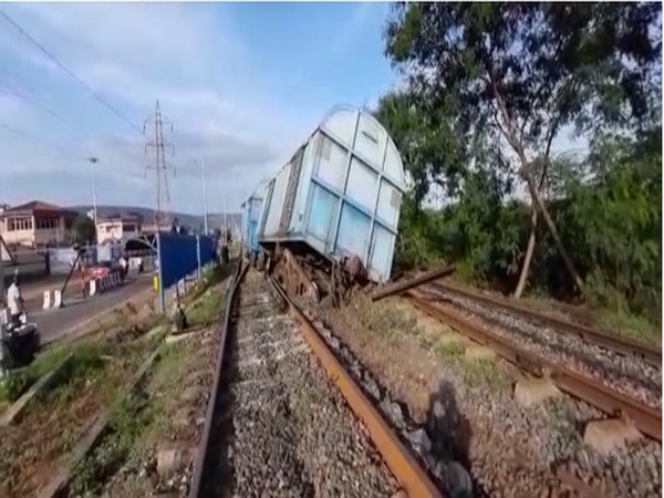 Madhya Pradesh: Two wagons of goods train carrying LPG derail in Jabalpur