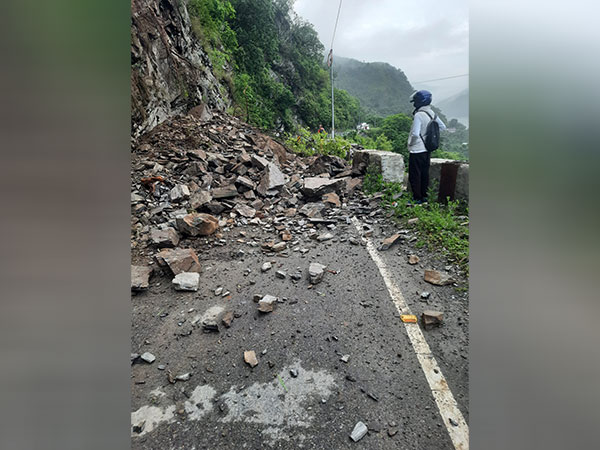 Uttarakhand: Yamunotri, Badrinath roads blocked 