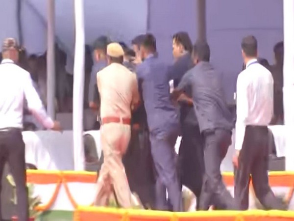 Bihar: Man named Nitish Kumar attempts entry at Independence Day event