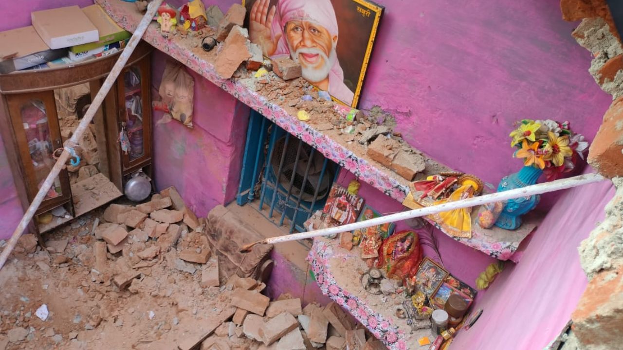 UP: Five of a family killed after house collapses in Lucknow