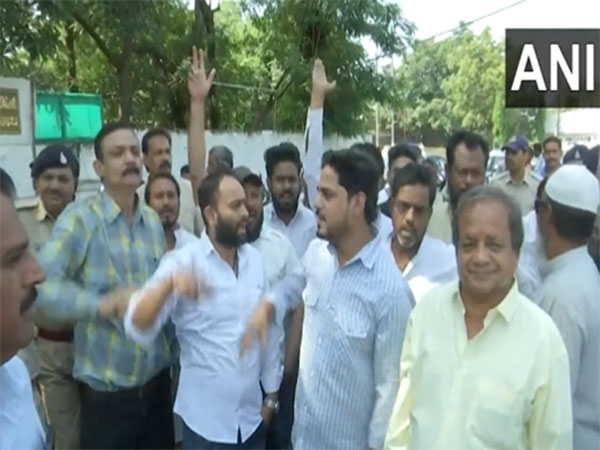 MP assembly polls: Congress workers protest outside Kamal Nath's residence