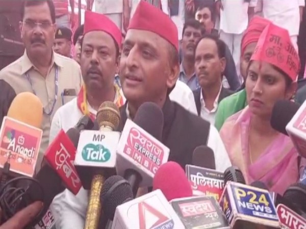Akhilesh Yadav hits back with 'BJP agent' jibe at journalist