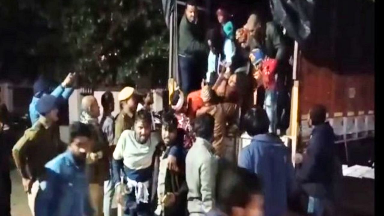Rajasthan: Bus overturns, 33 passengers injured 
