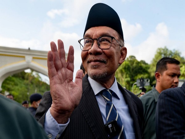 Malaysia bans shipping linked to Israel